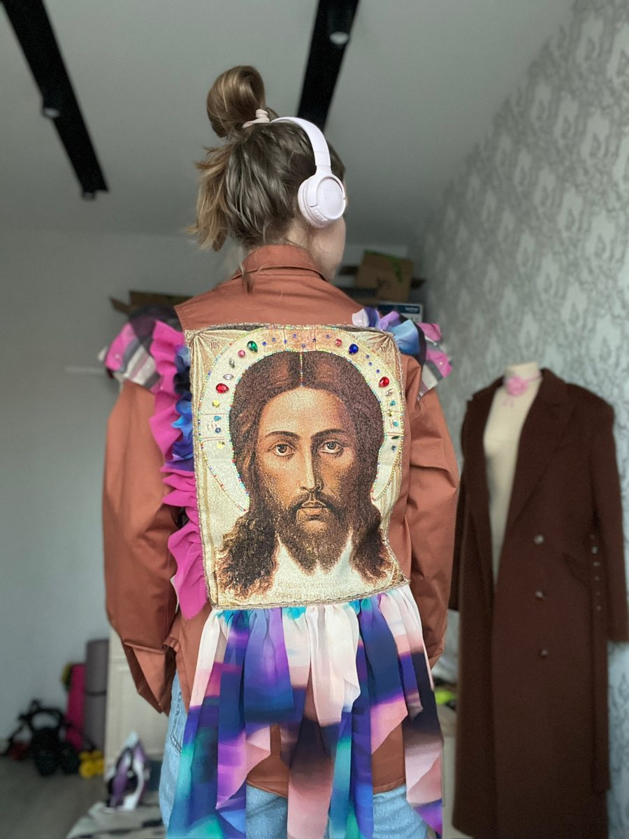 Icon jacket with ruffles
